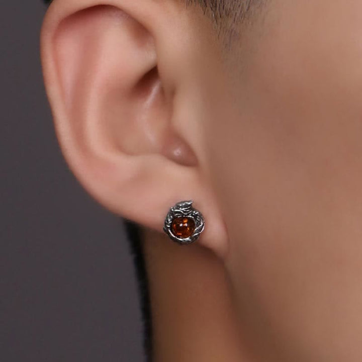 Ohrringe Bernstein Drache Silber getragen Boho Schmuck spirituell Ohrstecker