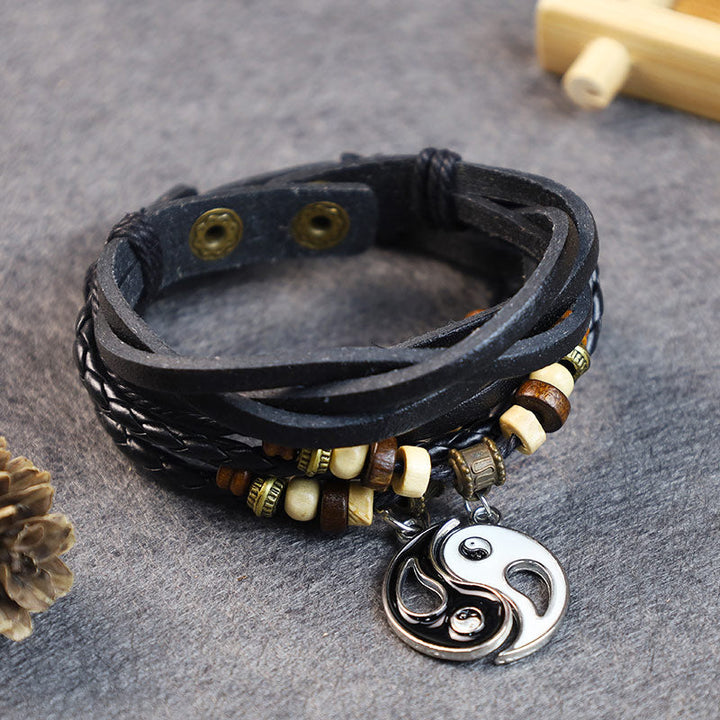 Schwarzes Leder Armband Yin Yang Drachen Anhänger Holzperlen Flat Lay