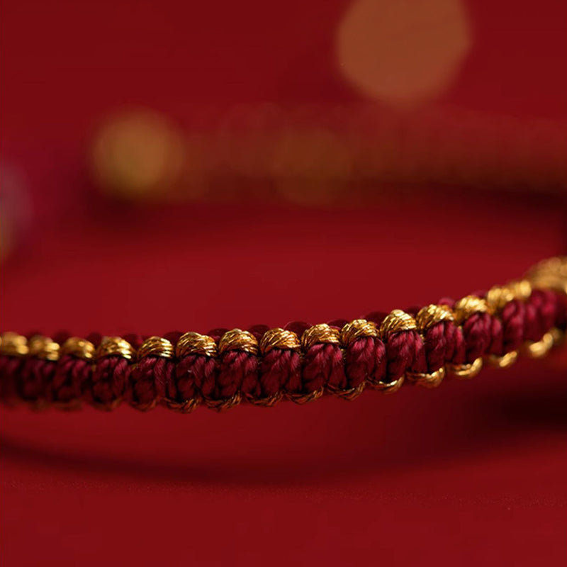 Armband Zinnober Fu-Zeichen – Frieden & Segen am Handgelenk getragen rot gold
