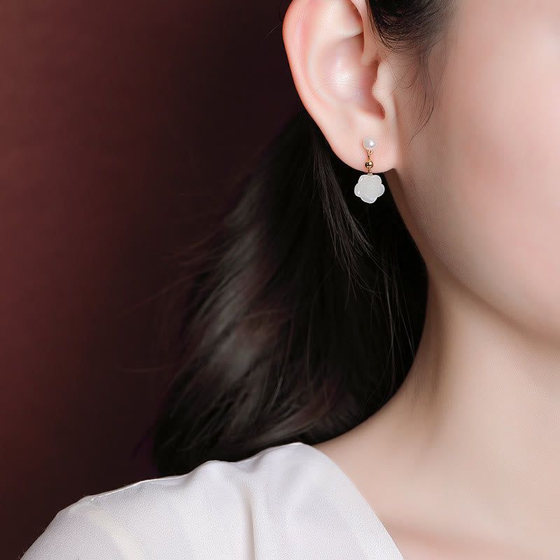 Ohrringe Jade Perle Blume Glück getragen Boho Schmuck spirituell elegant