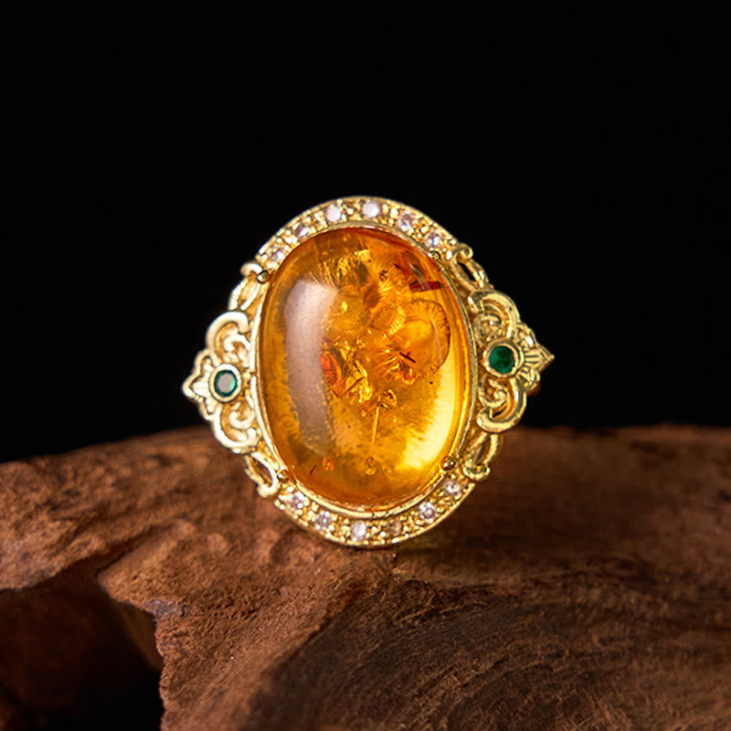 Bernstein Ring mit Blume Taubenmuster Klarheit goldene Fassung elegant