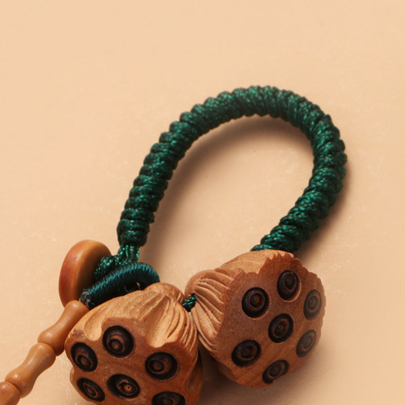 Schlüsselanhänger Lotus Bodhi Pfirsichholz handgeknüpft grün spirituell Glücksbringer