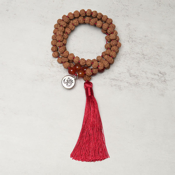 Mala Bodhi – Wohlstand & Balance mit Rudraksha Karneol und roter Quaste
