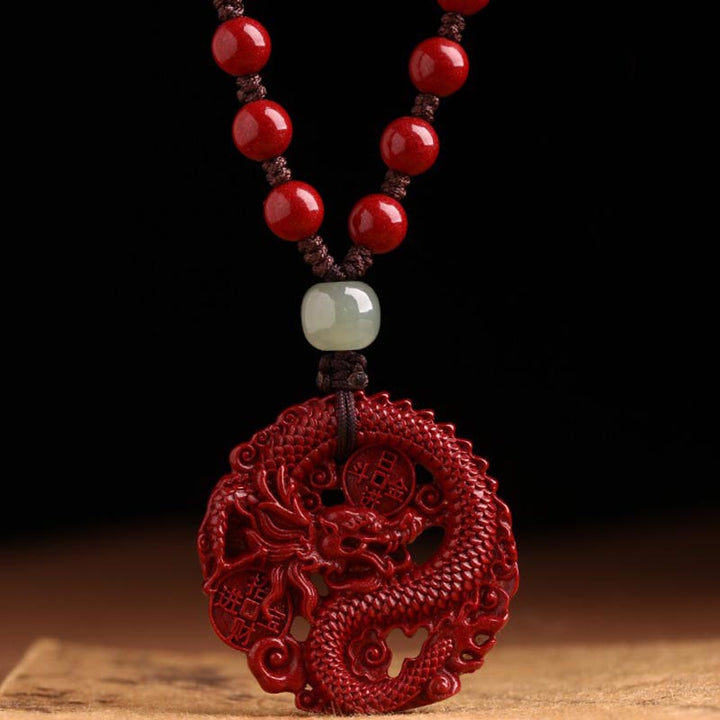 Zinnober Drachen Anhänger Armband Rot Natur Flachaufnahme Schmuck Tradition