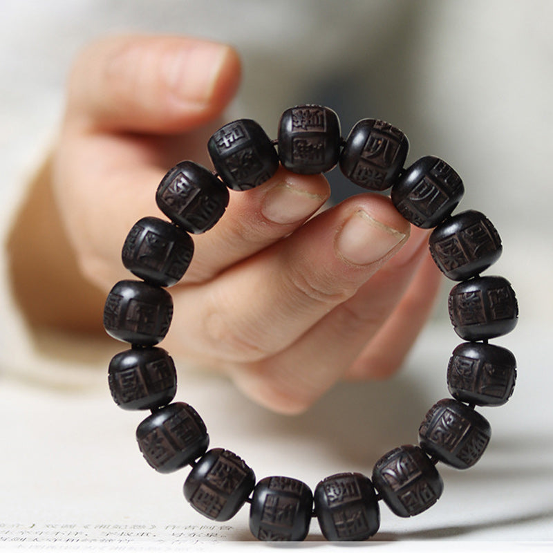 Ebenholz Armband Om Mani Padme Hum schwarze Perlen Handgelenk getragen