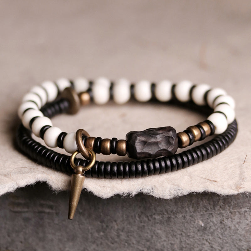 Armband Kupfer Ebenholz Paar Stärke Flatlay weiße schwarze Perlen