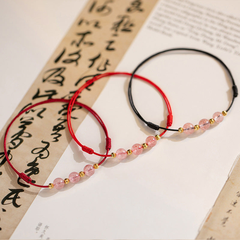 Armband Erdbeerquarz Glück Lebensfreude rosa Perlen rote Schnur Flachlay