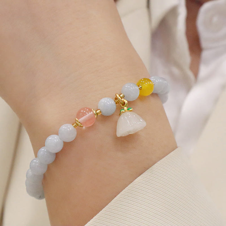 Aquamarin Armband mit Katze Anhänger Naturstein elastisch getragen