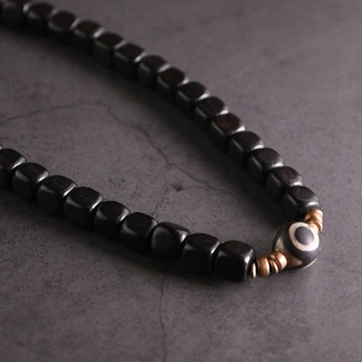Schwarzes Ebenholz Armband mit Kupfer Perlen elegant arrangiert.