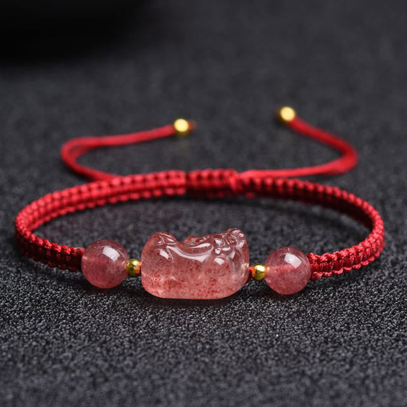 Rotes Armband Erdbeerquarz Pixiu – Glück elastisch Naturstein elegant.