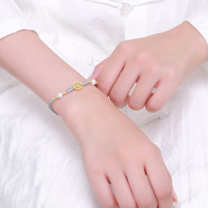 Armband Kupfer Perle Glück grau weiß elegant Handgelenk getragen