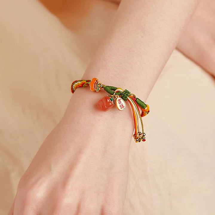 Armband Roter Achat – Stärke am Handgelenk mit grünem Seidenfaden