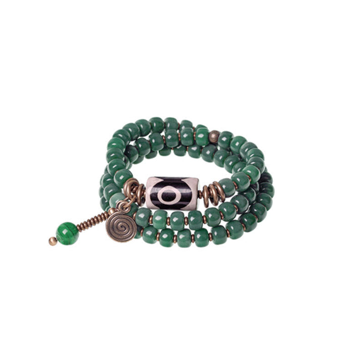 Grünes Bodhi Armband mit bronzenen Perlen und Dzi-Stein Anhänger.