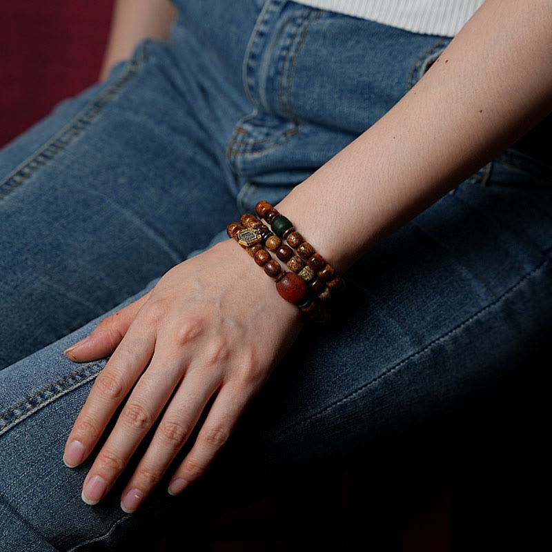 Achat Bodhi Armband am Handgelenk getragen warme Natursteine elastisch