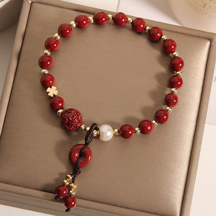 Armband Zinnober Kupfer mit roten Perlen Perlmutt Charm elegantes Design.