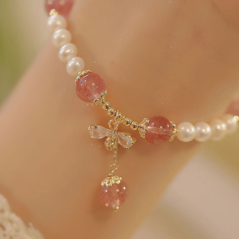 Armband Erdbeerquarz Perle – Heilung am Handgelenk getragen elegant