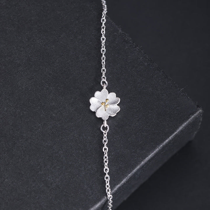 Silberarmband 925er Silber mit weißer Blüte Anhänger elegant.