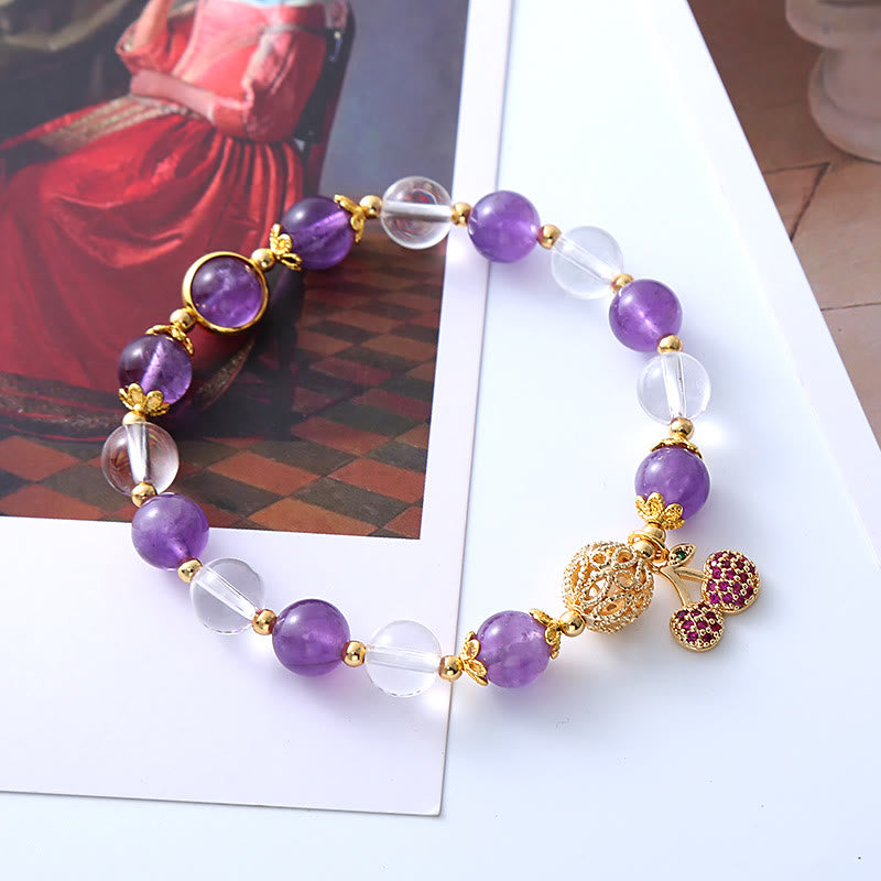 Armband Weißer Kristall Amethyst lila Perlen goldene Verzierungen elegant.