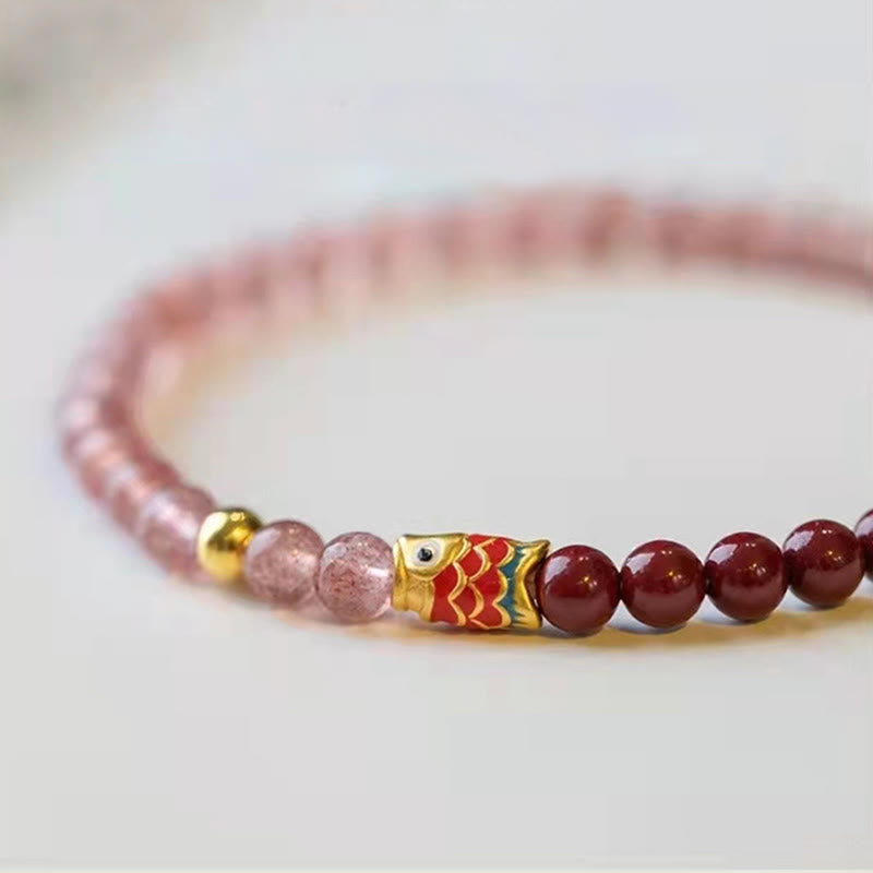 Armband Erdbeerquarz Zinnober Koi Fisch elastisch Naturstein elegant getragen