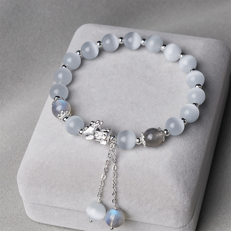 Mondstein Labradorit Armband mit silbernem Pixiu Charm elastisch.