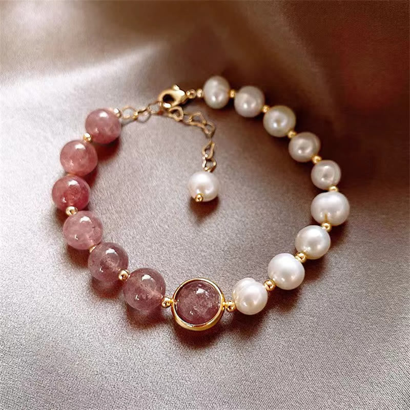 Armband Erdbeerquarz Perle Liebe Energie Naturstein elegant getragen