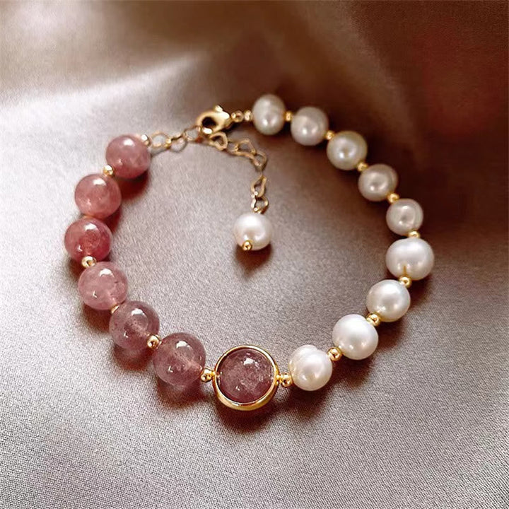 Armband Erdbeerquarz Perle Liebe Energie Naturstein elegant getragen