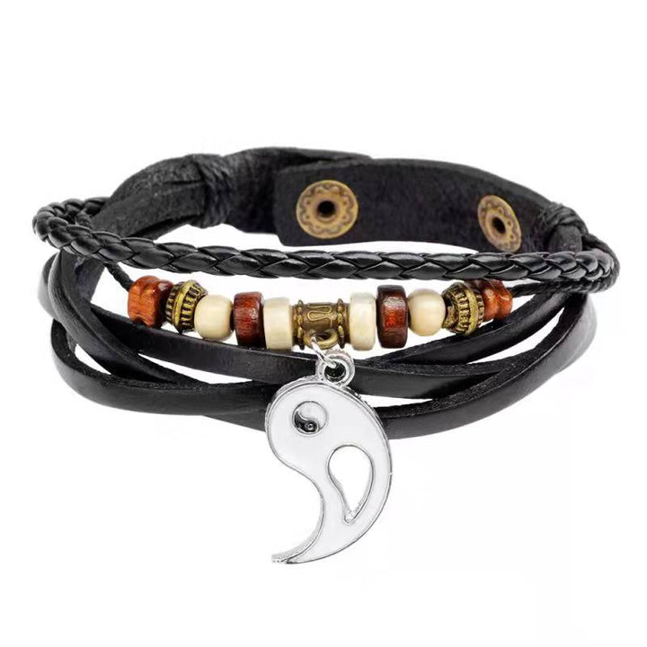 Schwarzes Leder Armband Yin Yang mit Perlen und Anhänger Nahaufnahme