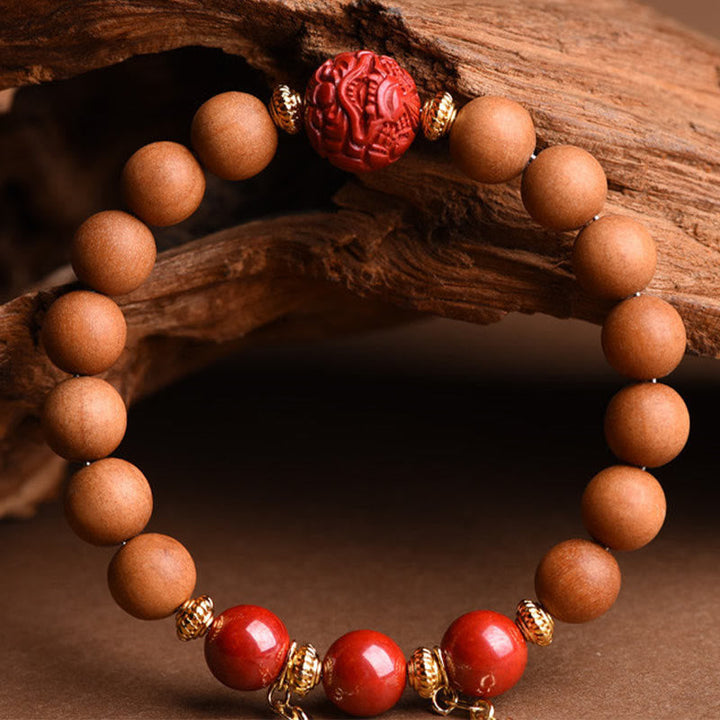 Armband Zinnober Pixiu – Wohlstand mit Holzperlen und roten Steinen.