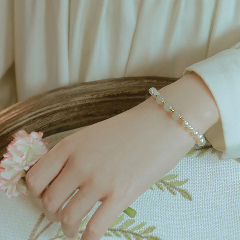 Armband Weiße Jade Cyan Jade elegant am Handgelenk getragen Perlen