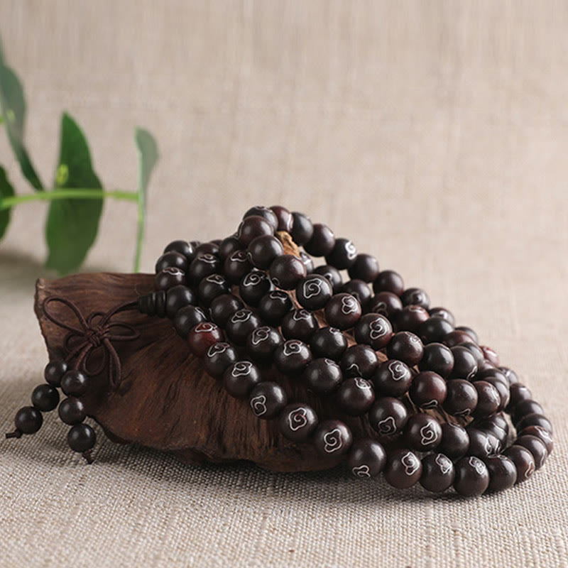 Sandelholz Armband mit Om Symbol Perlen elegante Handwerkskunst Schutz.