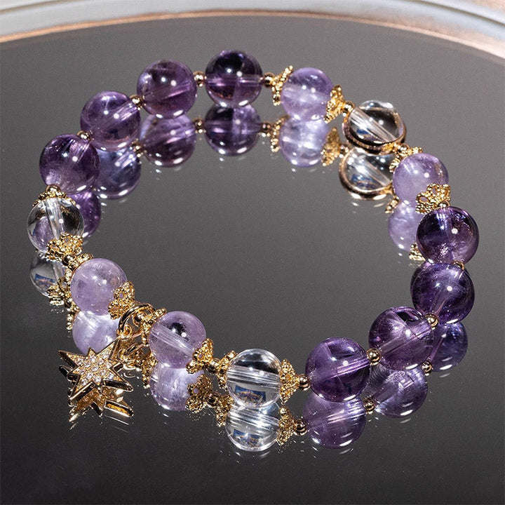 Armband Amethyst Stern mit lila Kristallperlen und goldenen Verzierungen.