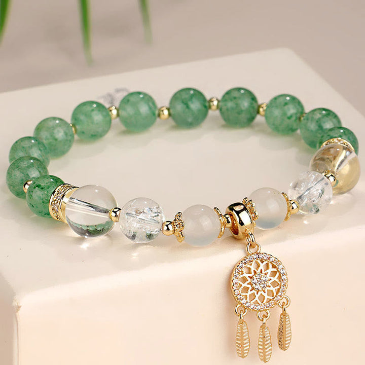 Grünes Jadeit Armband mit Bergkristall Traumfänger Anhänger elegant.