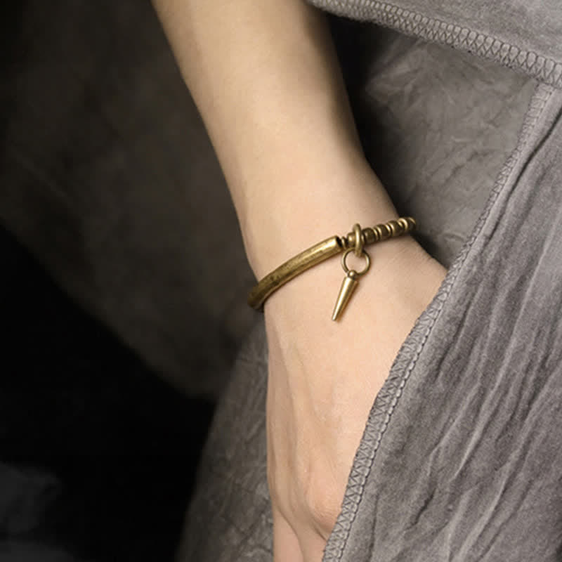 Goldenes Armband Kupfer – Balance & Balance am Handgelenk getragen elegant