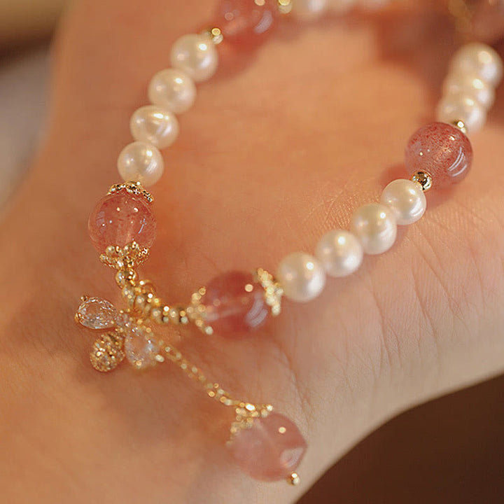 Armband Erdbeerquarz Perle – Heilung elegant am Handgelenk getragen