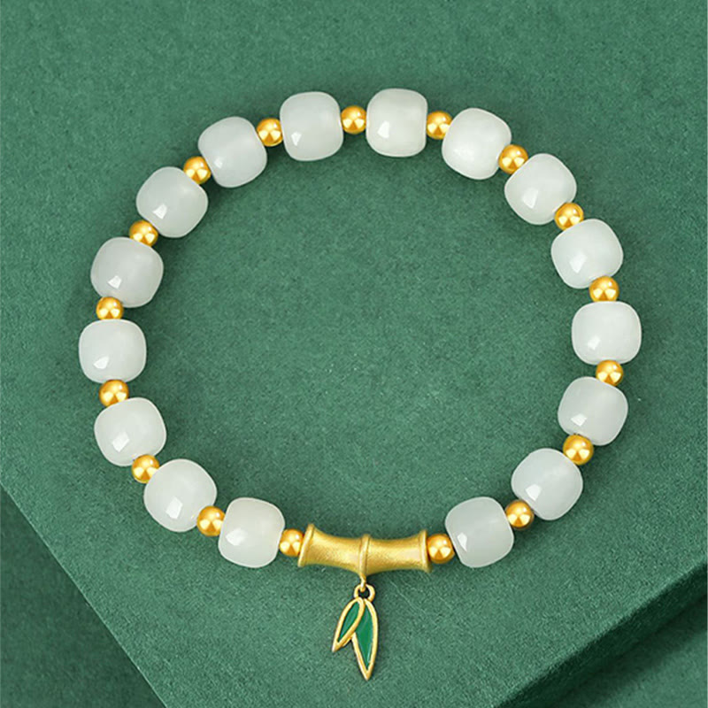 Weiße Jade Bambus Armband mit goldfarbenen Perlen elegantes Design grün.