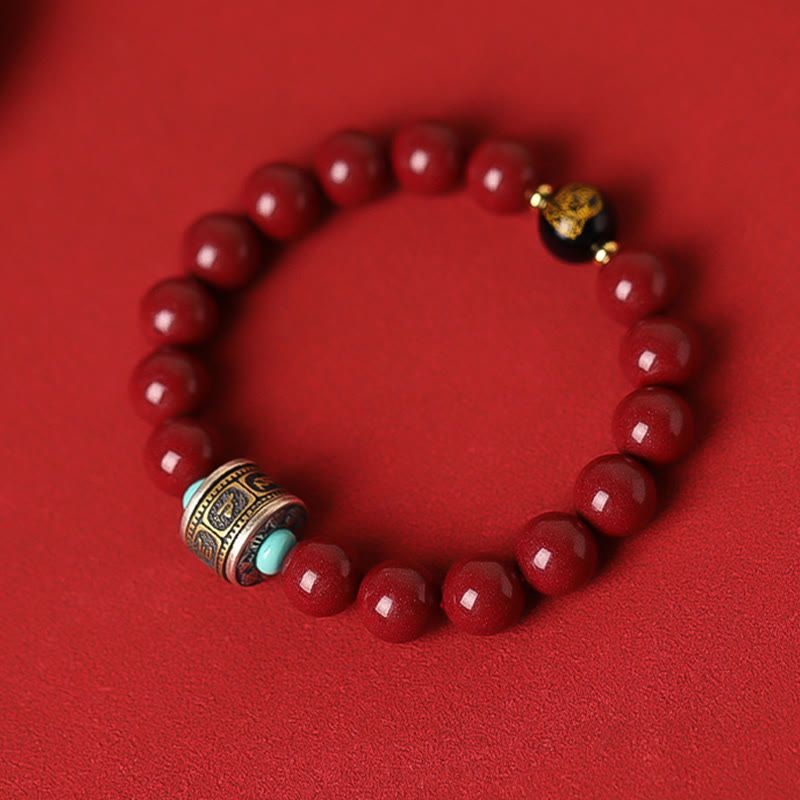 Rotes Armband mit silbernem Om Mani Padme Hum Anhänger Schmuck