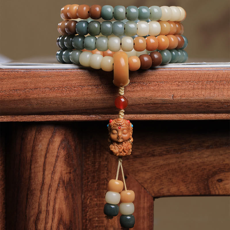 Mala Bodhi Frieden Harmonie Perlenarmband Holz Naturstein elegant displayed.