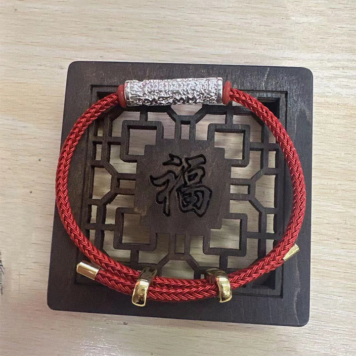 Rotes Armband Schutz Stärke mit Holzplakette chinesisches Zeichen