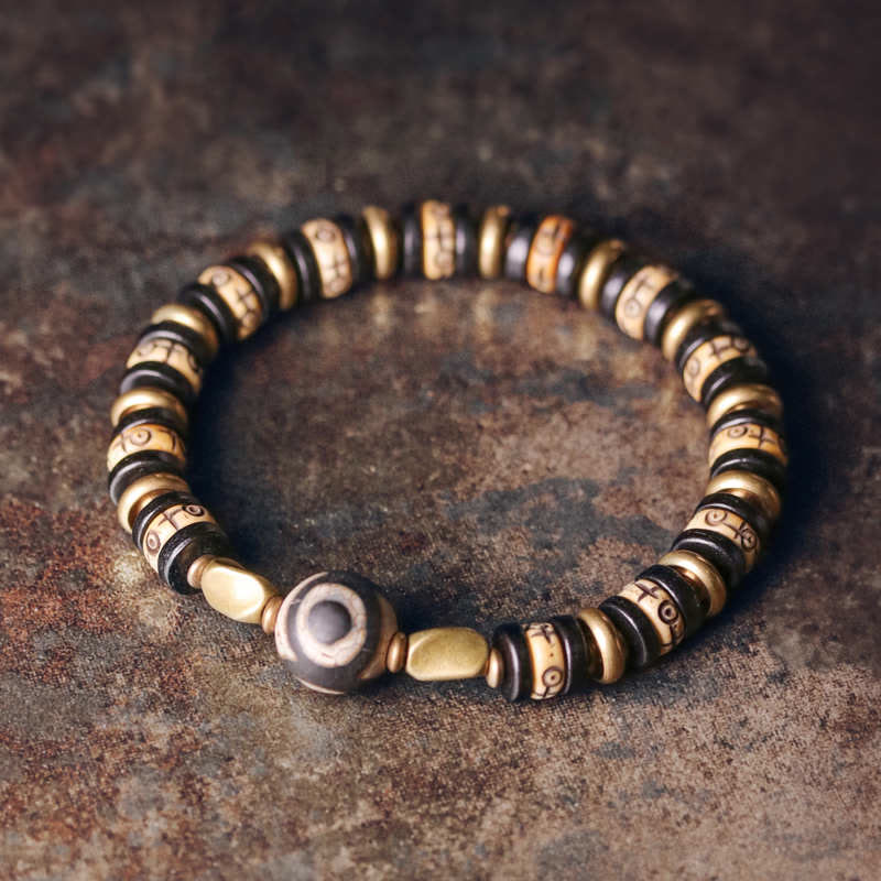 Armband Ebenholz – Stärke & Energie mit goldfarbenen Perlen und Steinen