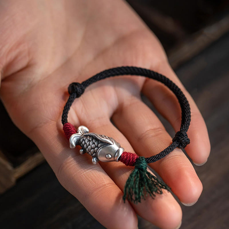 Armband 925 Silber Koi Fisch – Glück am Handgelenk mit roten grünen Quasten