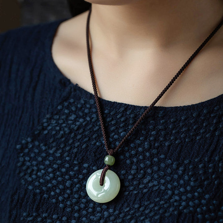 Kette Jade Anhänger Friedensschnalle Glück natürlich