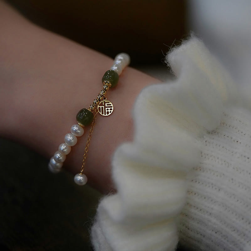 Armband Perle Jade – Glück grüne Jade weiße Perlen gold Anhänger