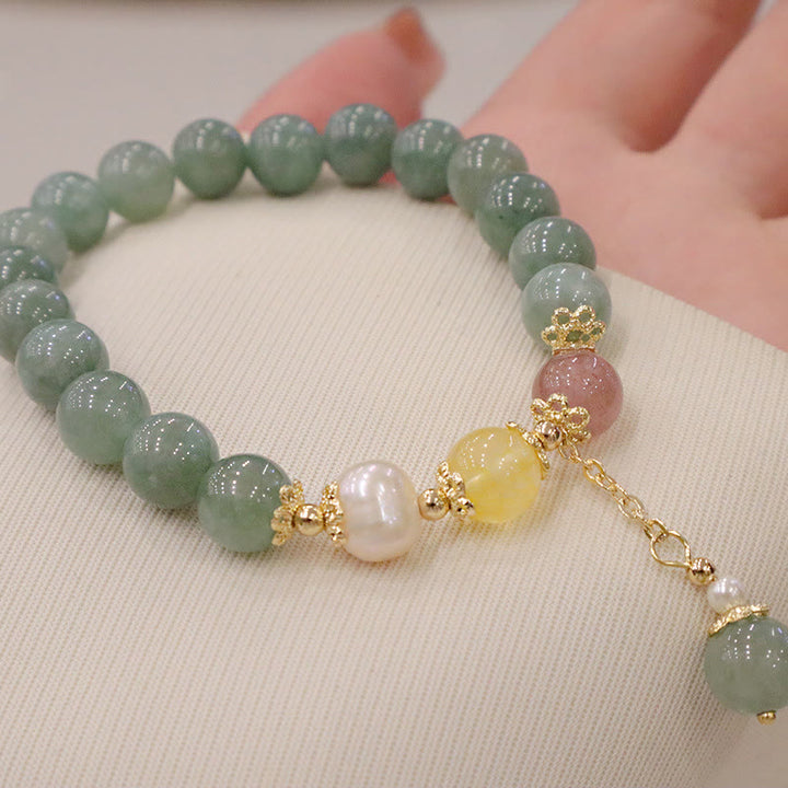 Armband Erdbeerquarz Perle grüner Jade Stein elastisch Handgelenk getragen