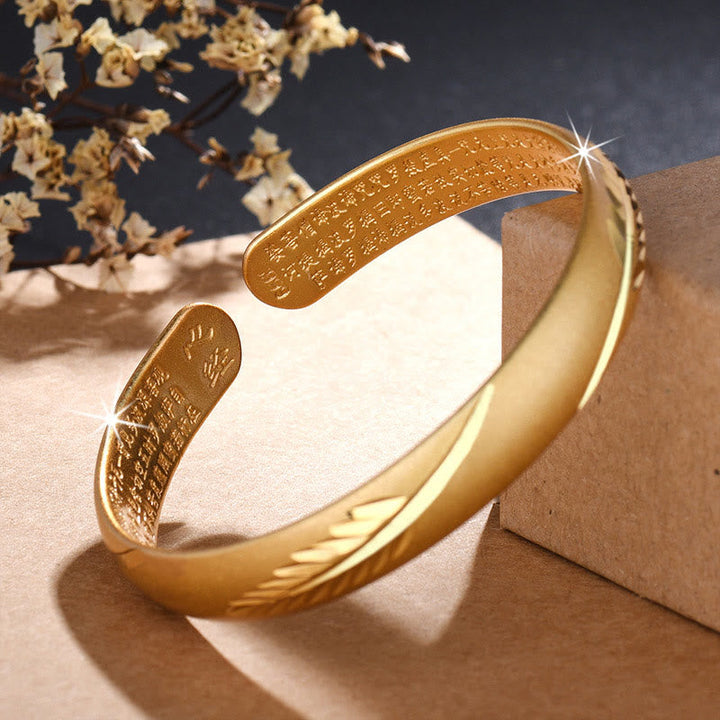 Kupfer Herzsutra Armband mit eingraviertem Design goldfarben glänzend