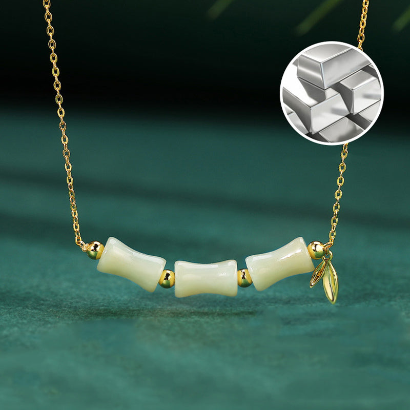 Jade Armband mit goldener Kette und Naturstein Perlen elegant.