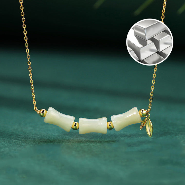 Jade Armband mit goldener Kette und Naturstein Perlen elegant.
