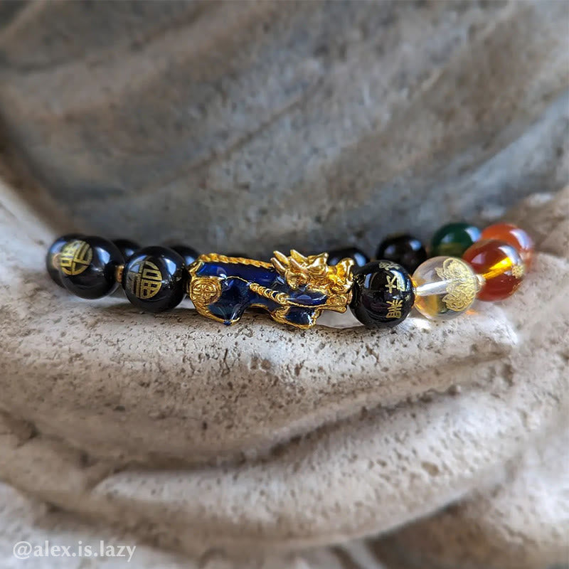 Obsidian Pixiu Armband Glück schwarze Perlen goldener Drache Nahaufnahme