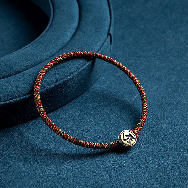 Rotes Armband 925 Silber Chinesisches Tierkreis am Handgelenk elegante Darstellung