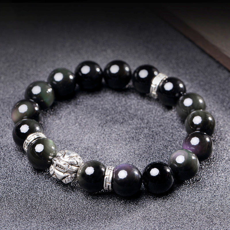 Schwarzes Obsidian Pixiu Armband mit silbernen Perlenabstandshaltern elegant.