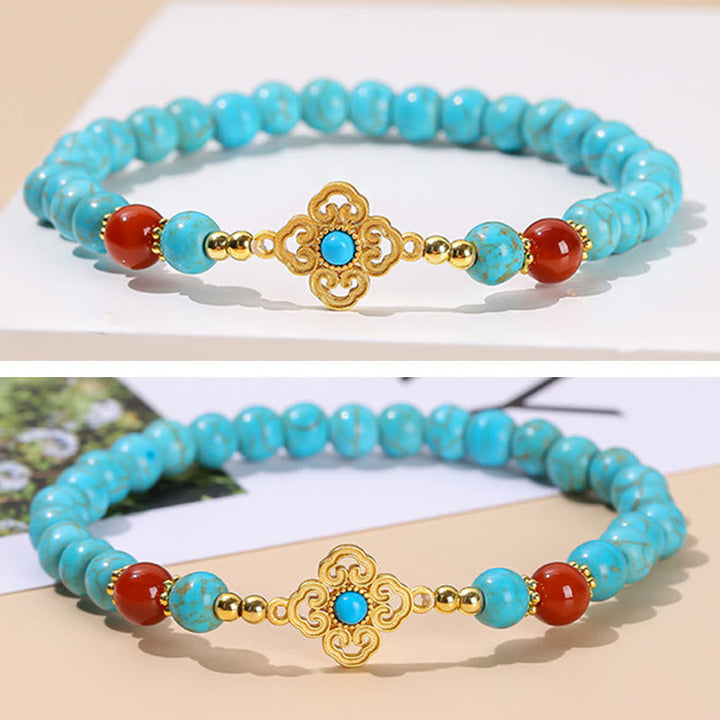 Armband Türkis – Schutz & Balance mit goldenem Ornament elastisch getragen